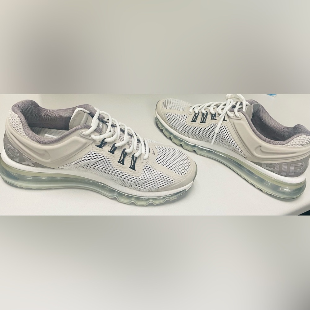 Nike Airmax 2013 White and Gray Sneakers Mens 9.5”